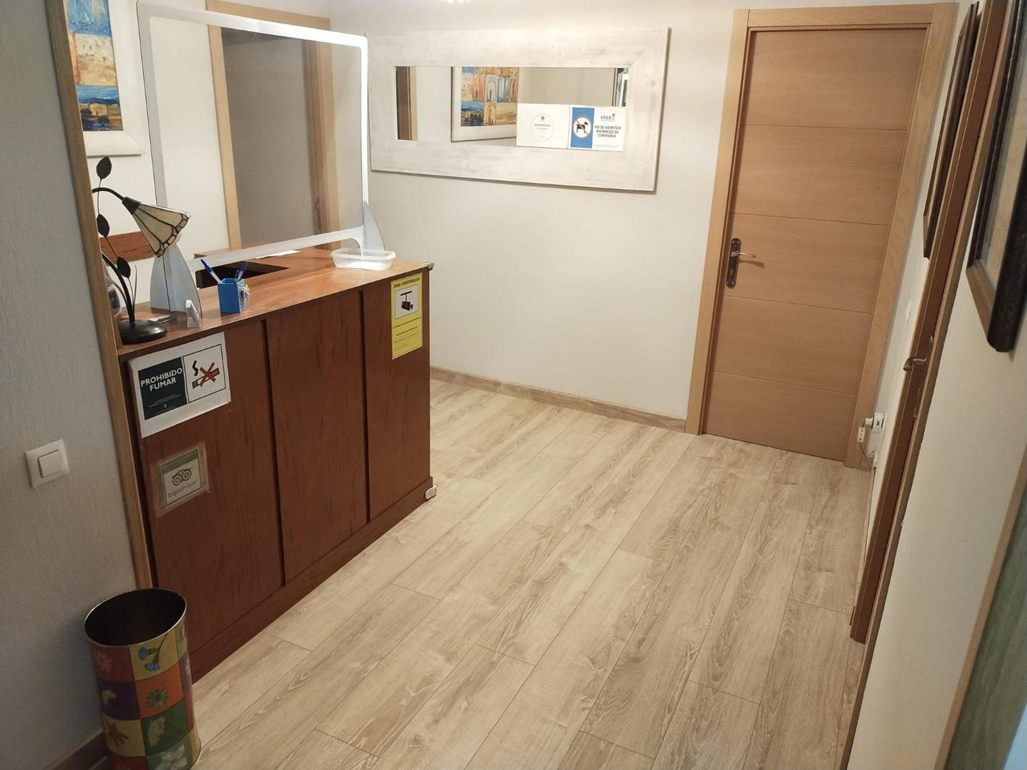 奥维耶多 阿尔瓦雷斯旅舍酒店 外观 照片